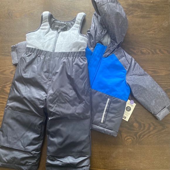 Snowsuit - Picture 1 of 2